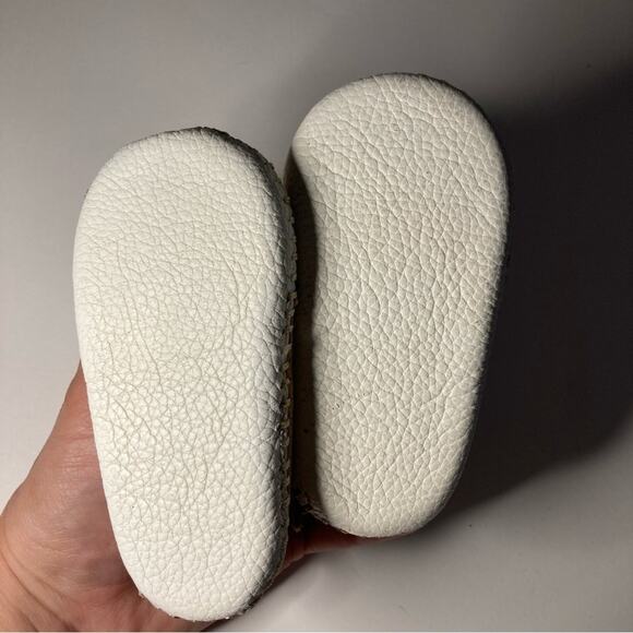 Minnetonka Pa-Poo-Shu Moccasin Natural Yellow Fringe Leather Baby Booties Shoes - Picture 7 of 9